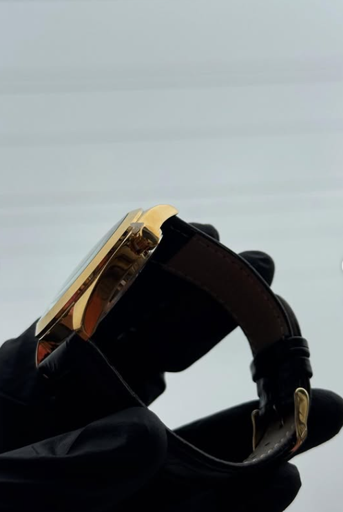 RELOJ DORADO & NEGRO | ELEGANCIA ATEMPORAL