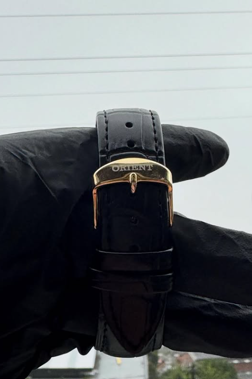 RELOJ DORADO & NEGRO | ELEGANCIA ATEMPORAL