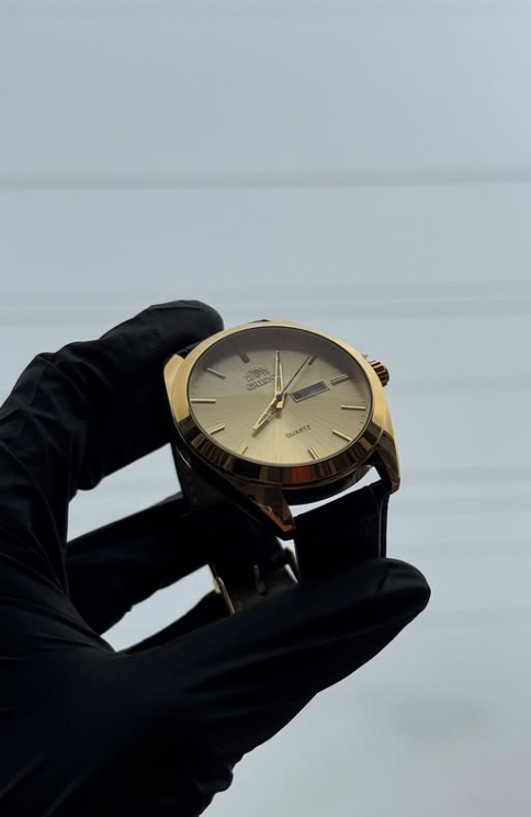 RELOJ DORADO & NEGRO | ELEGANCIA ATEMPORAL
