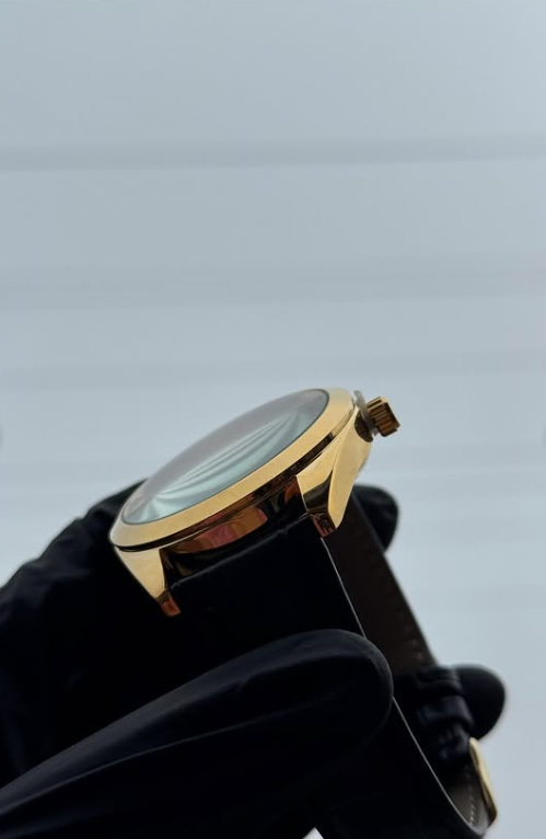 RELOJ DORADO & NEGRO | ELEGANCIA ATEMPORAL