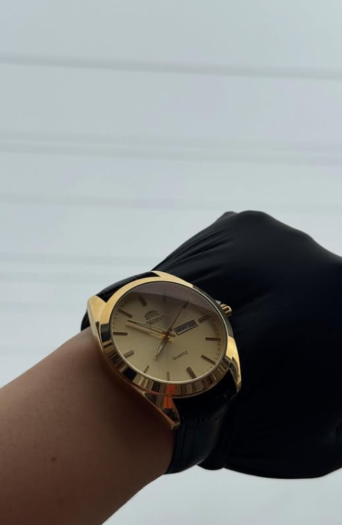 RELOJ DORADO & NEGRO | ELEGANCIA ATEMPORAL