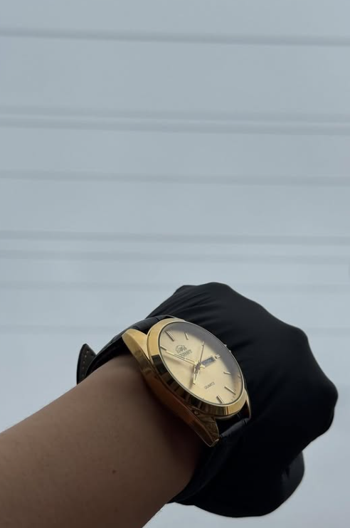 RELOJ DORADO & NEGRO | ELEGANCIA ATEMPORAL