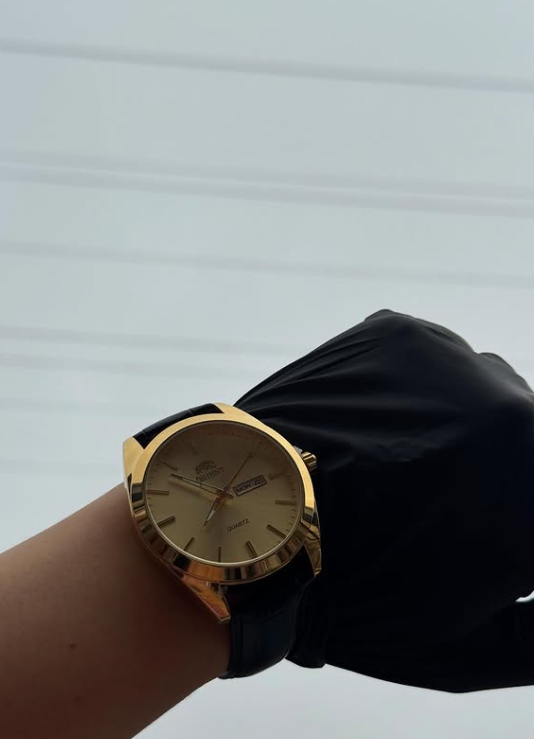 RELOJ DORADO & NEGRO | ELEGANCIA ATEMPORAL
