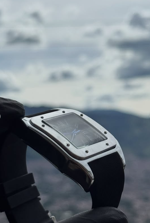 RELOJ NEGRO & PLATEADO | ELEGANCIA CON CARÁCTER