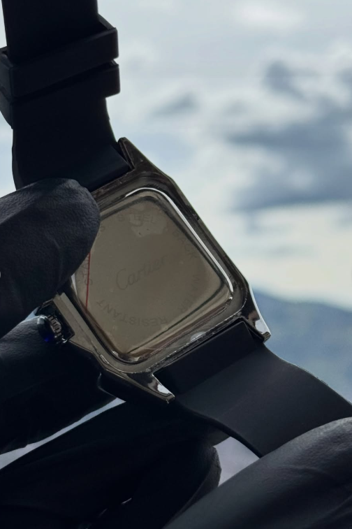 RELOJ NEGRO & PLATEADO | ELEGANCIA CON CARÁCTER