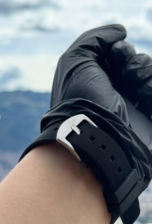 RELOJ NEGRO & PLATEADO | ELEGANCIA CON CARÁCTER