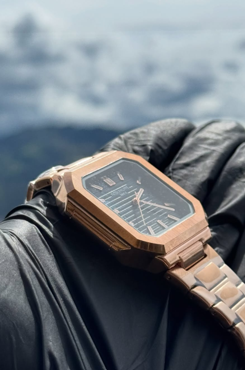 RELOJ ORO ROSA & AZUL | SOFISTICACIÓN Y DISTINCIÓN