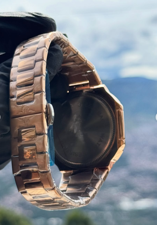 RELOJ ORO ROSA & AZUL | SOFISTICACIÓN Y DISTINCIÓN