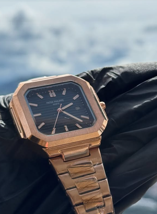 RELOJ ORO ROSA & AZUL | SOFISTICACIÓN Y DISTINCIÓN